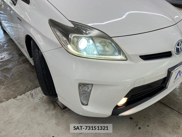 Toyota PRIUS 2013-04 8884201-13