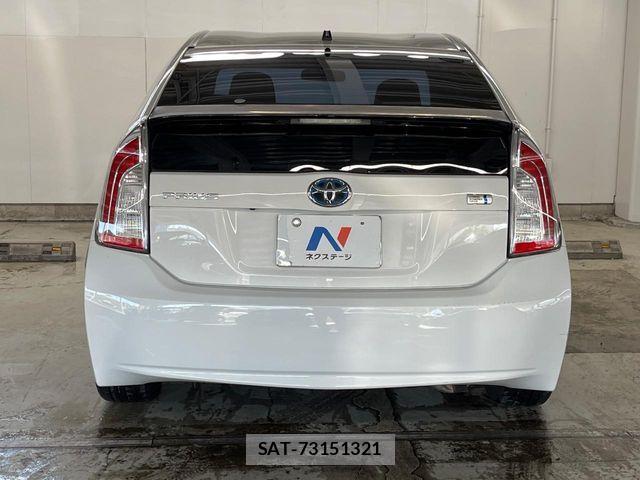 Toyota PRIUS 2013-04 8884201-15