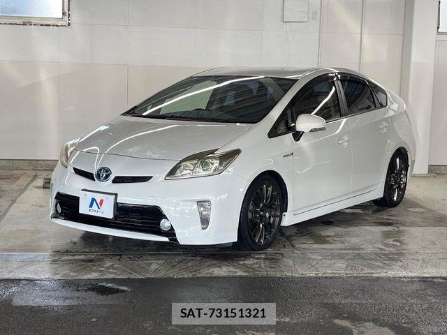 Toyota PRIUS 2013-04 8884201-16