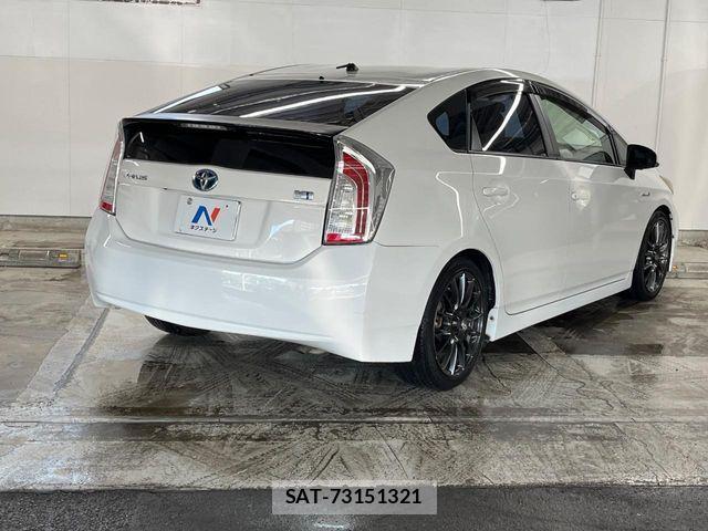 Toyota PRIUS 2013-04 8884201-17
