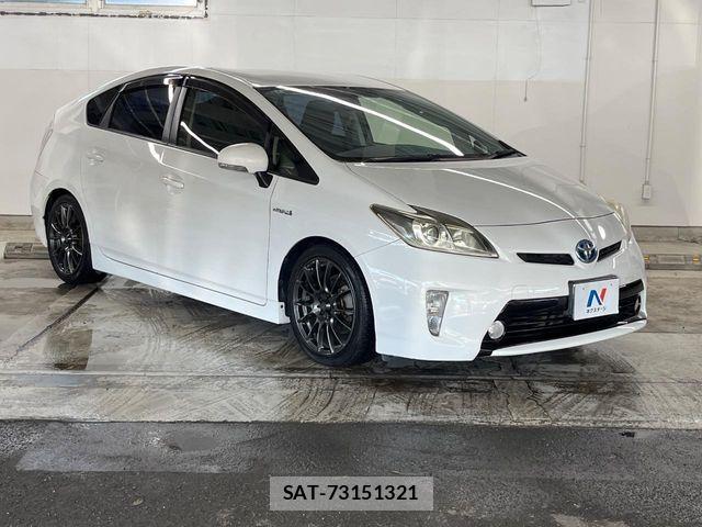 Toyota PRIUS 2013-04 8884201-18
