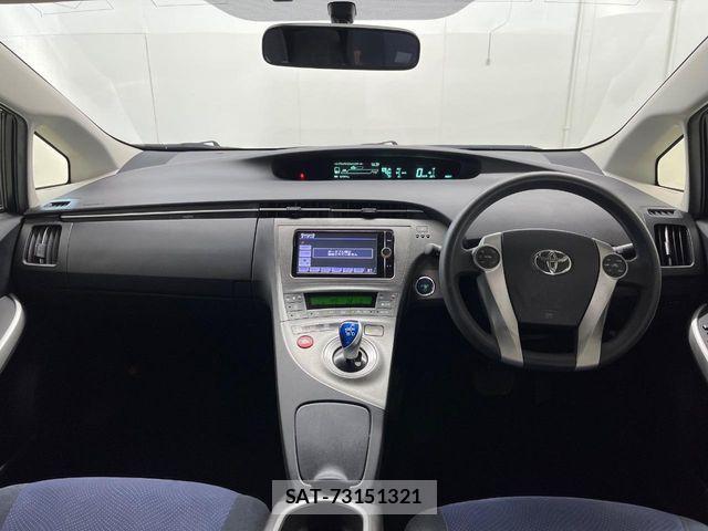 Toyota PRIUS 2013-04 8884201-1