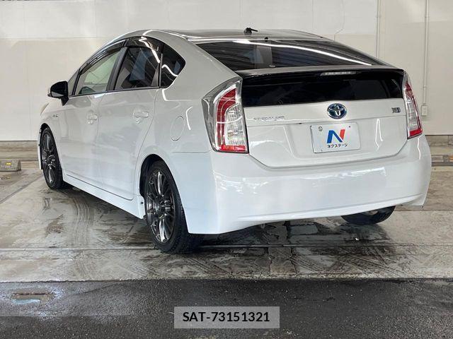 Toyota PRIUS 2013-04 8884201-19
