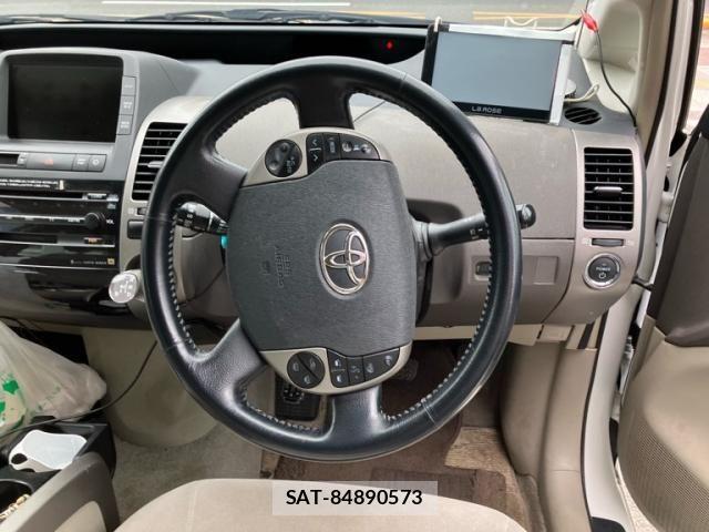 Toyota PRIUS 2006-05 8884211-18