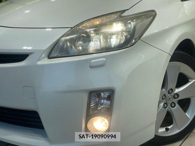 Toyota PRIUS 2011-11 8884203-11