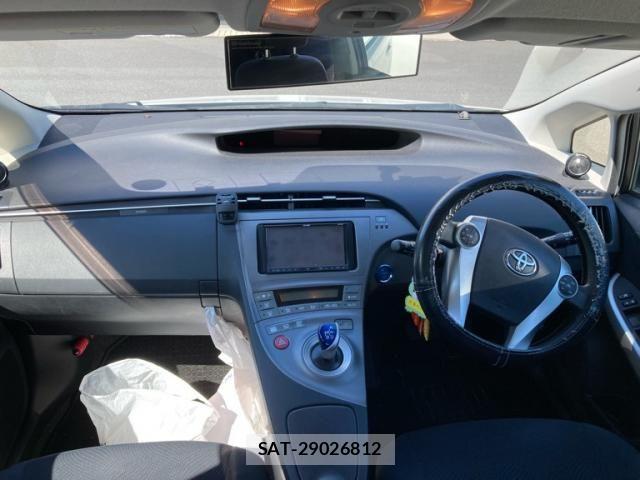 Toyota PRIUS 2012-01 8884207-14