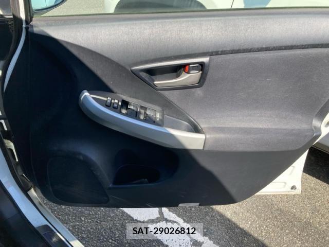 Toyota PRIUS 2012-01 8884207-24