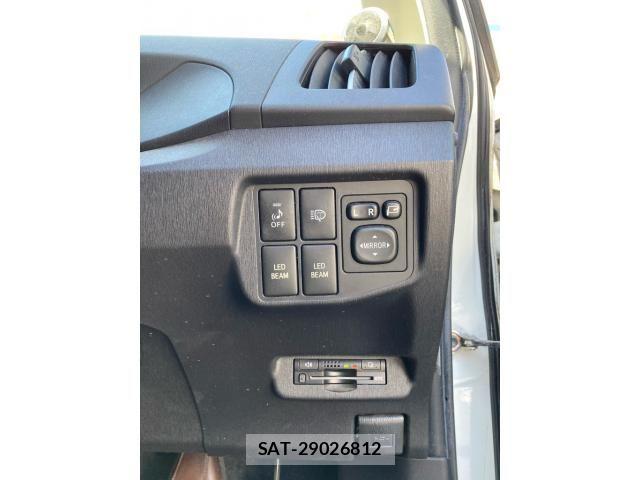 Toyota PRIUS 2012-01 8884207-25