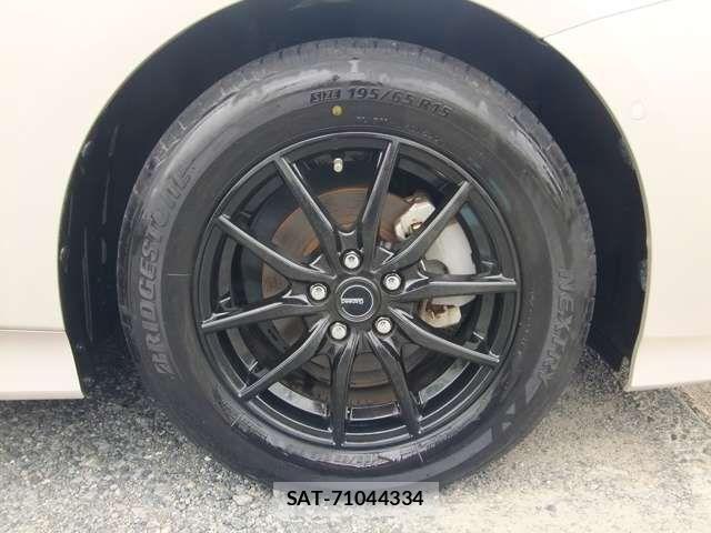 Toyota PRIUS 2019-07 8884195-19