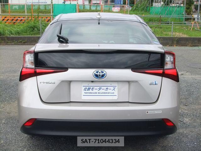 Toyota PRIUS 2019-07 8884195-21