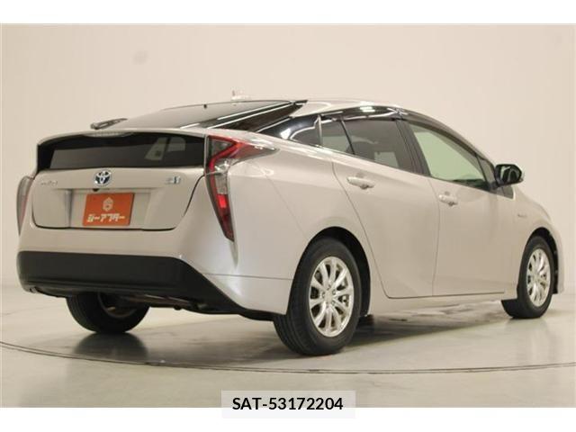 Toyota PRIUS 2016-03 8884197-12