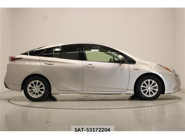Toyota PRIUS 2016-03 8884197-13