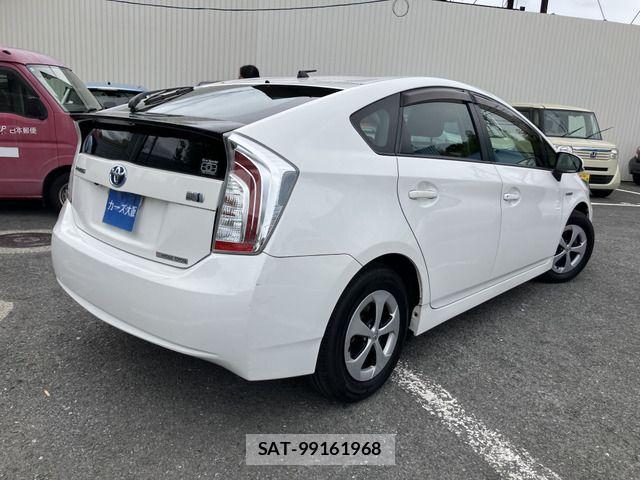 Toyota PRIUS 2015-01 8884202-2