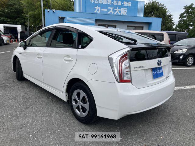 Toyota PRIUS 2015-01 8884202-3