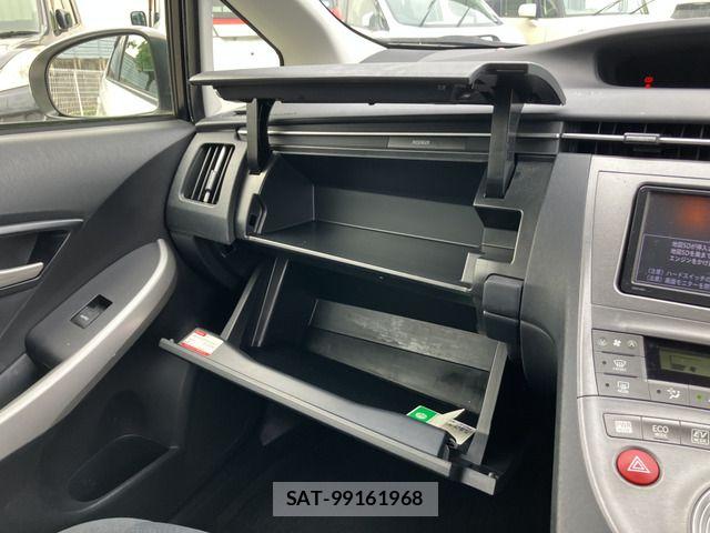 Toyota PRIUS 2015-01 8884202-8