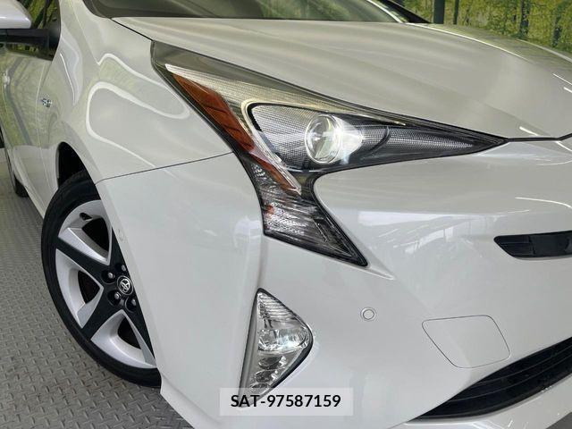 Toyota PRIUS 2016-03 8884189-12