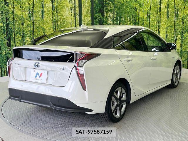 Toyota PRIUS 2016-03 8884189-16