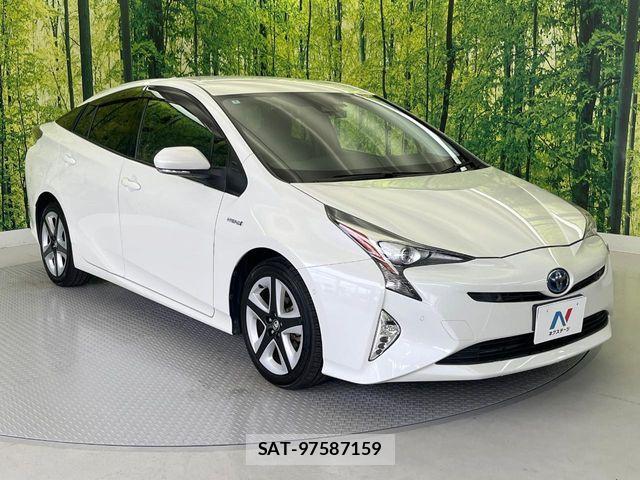 Toyota PRIUS 2016-03 8884189-17