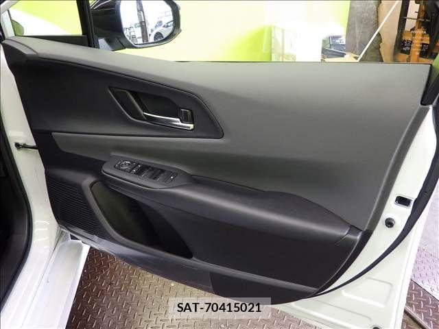 Toyota PRIUS 2023-04 8884186-22
