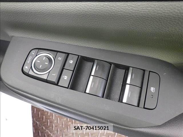 Toyota PRIUS 2023-04 8884186-23