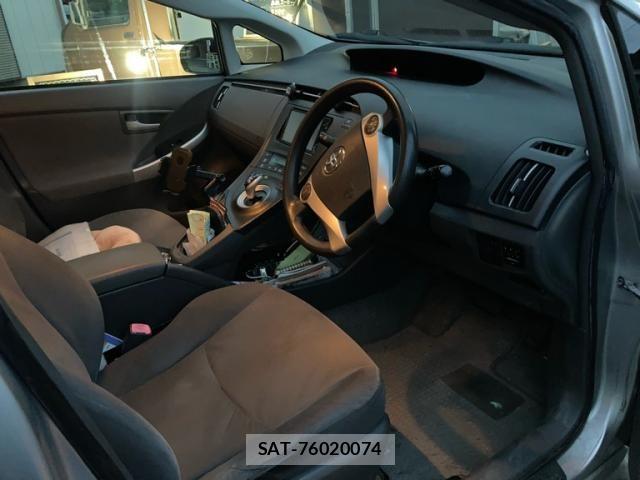 Toyota PRIUS 2010-04 8884214-10