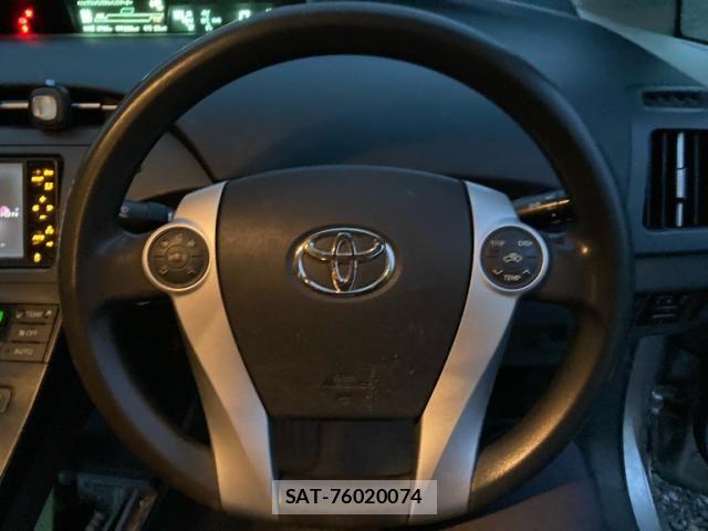 Toyota PRIUS 2010-04 8884214-11