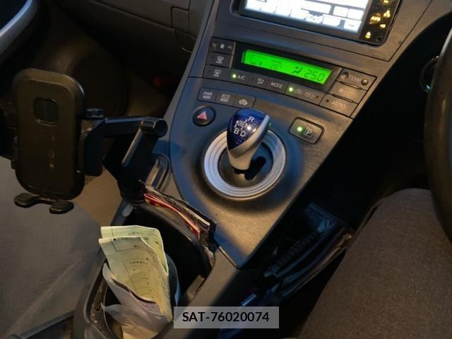 Toyota PRIUS 2010-04 8884214-16