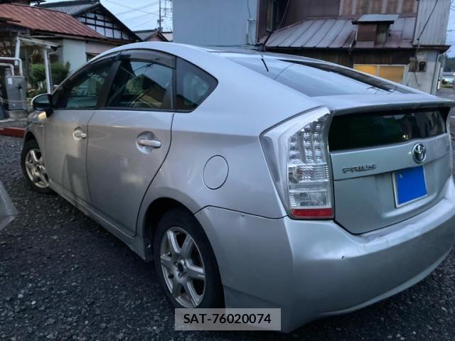 Toyota PRIUS 2010-04 8884214-3