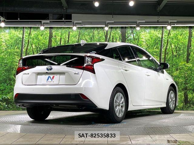 Toyota PRIUS 2019-08 8884191-16