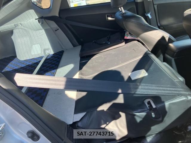 Toyota PRIUS 2012-03 8884213-11