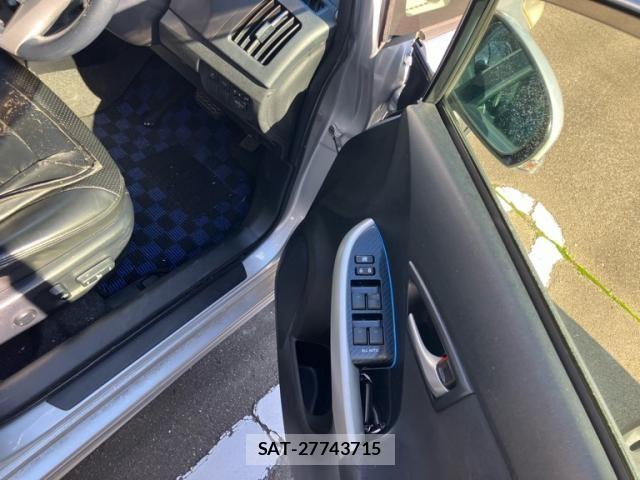Toyota PRIUS 2012-03 8884213-12