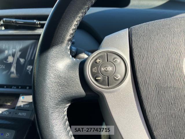 Toyota PRIUS 2012-03 8884213-15