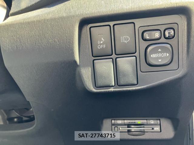 Toyota PRIUS 2012-03 8884213-17