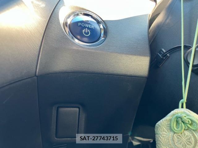Toyota PRIUS 2012-03 8884213-19