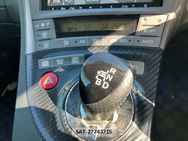 Toyota PRIUS 2012-03 8884213-20