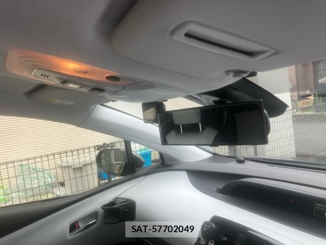 Toyota PRIUS 2019-01 8884193-15