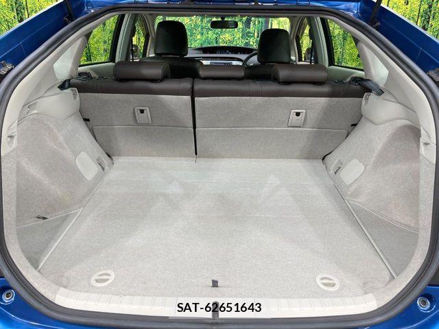 Toyota PRIUS 2014-02 8884199-9