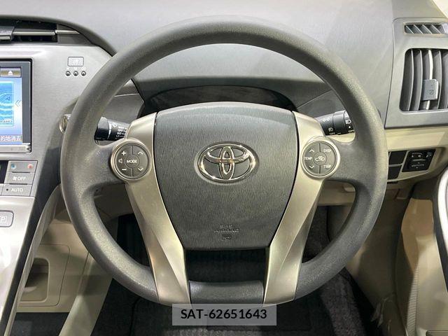 Toyota PRIUS 2014-02 8884199-10