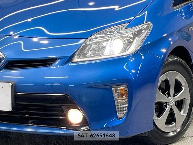 Toyota PRIUS 2014-02 8884199-11