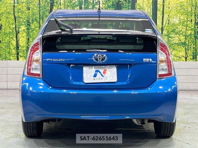 Toyota PRIUS 2014-02 8884199-14