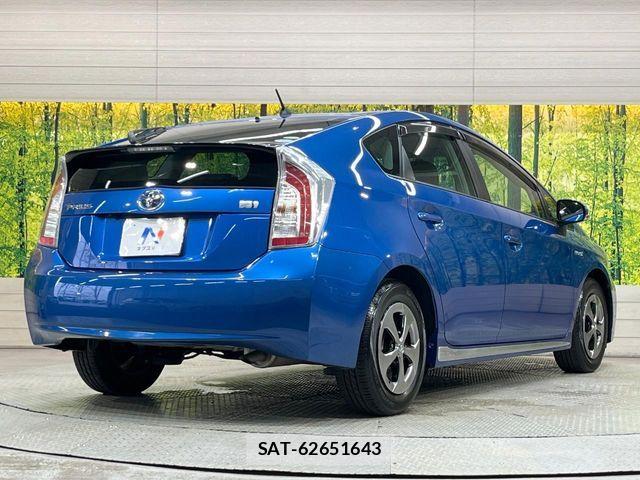 Toyota PRIUS 2014-02 8884199-16