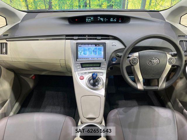 Toyota PRIUS 2014-02 8884199-1