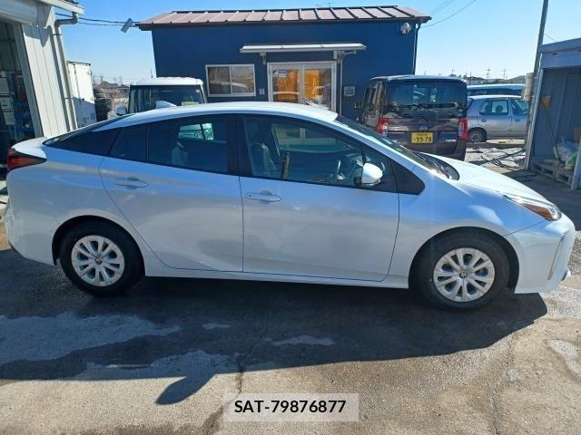 Toyota PRIUS 2021-01 4243031-3