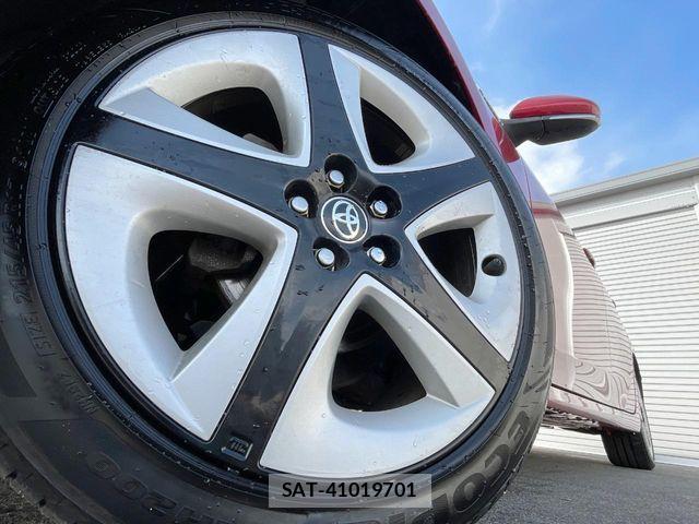 Toyota PRIUS 2016-06 4757077-13