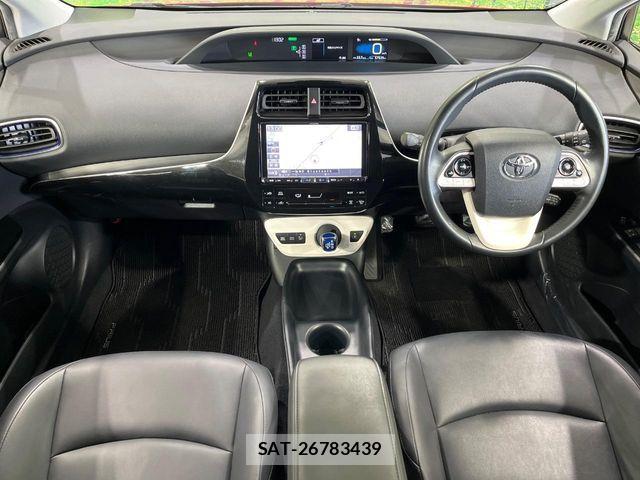 Toyota PRIUS 2018-09 5875970-1