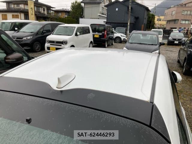 Toyota PRIUS 2022-08 6016582-7