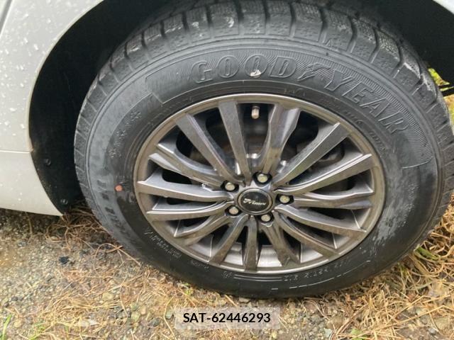 Toyota PRIUS 2022-08 6016582-10