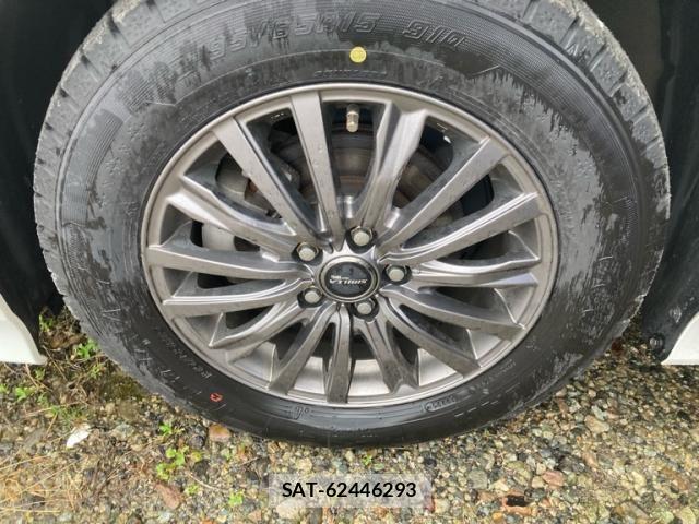 Toyota PRIUS 2022-08 6016582-11