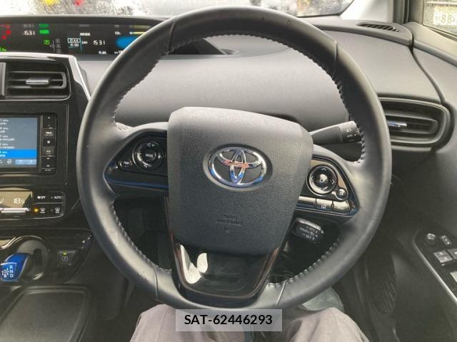 Toyota PRIUS 2022-08 6016582-16
