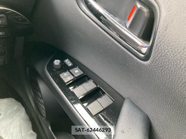 Toyota PRIUS 2022-08 6016582-19